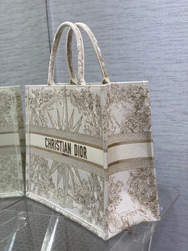 Dragons Bags Detail