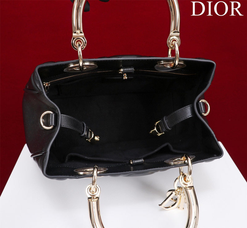 Dragons Bags Detail