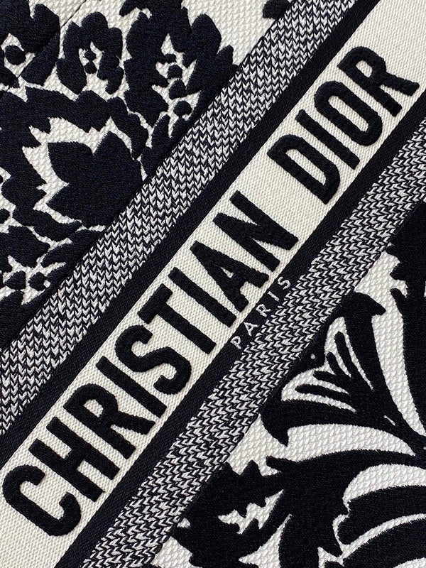 Dragons Bags Detail