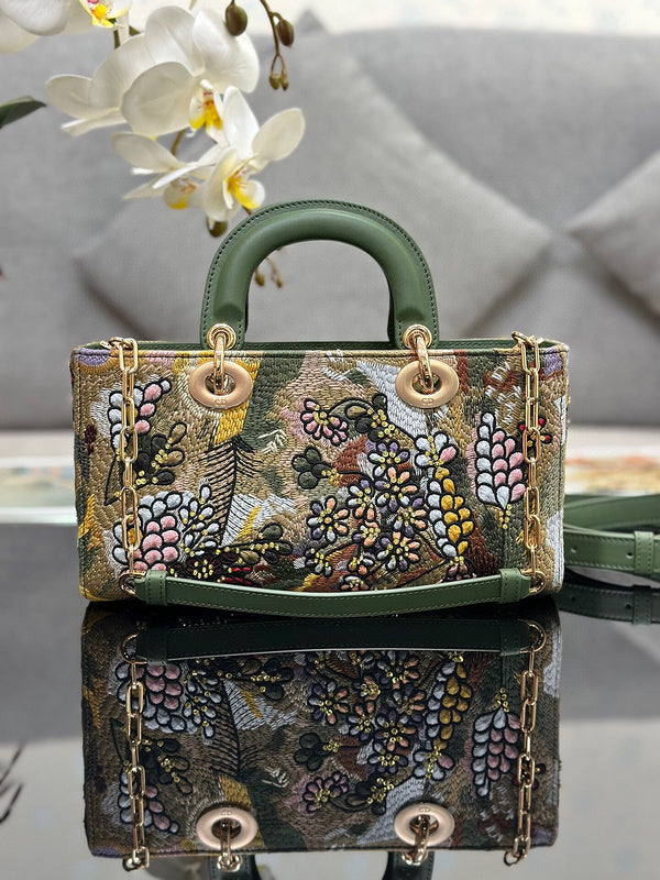 Dragons Bags Detail