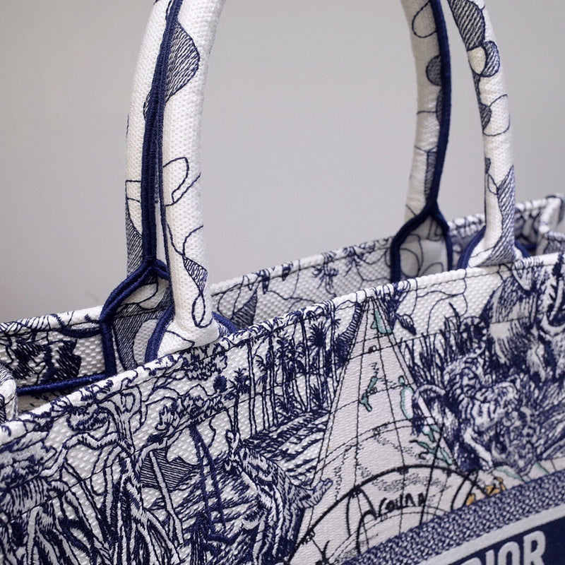 Dragons Bags Detail