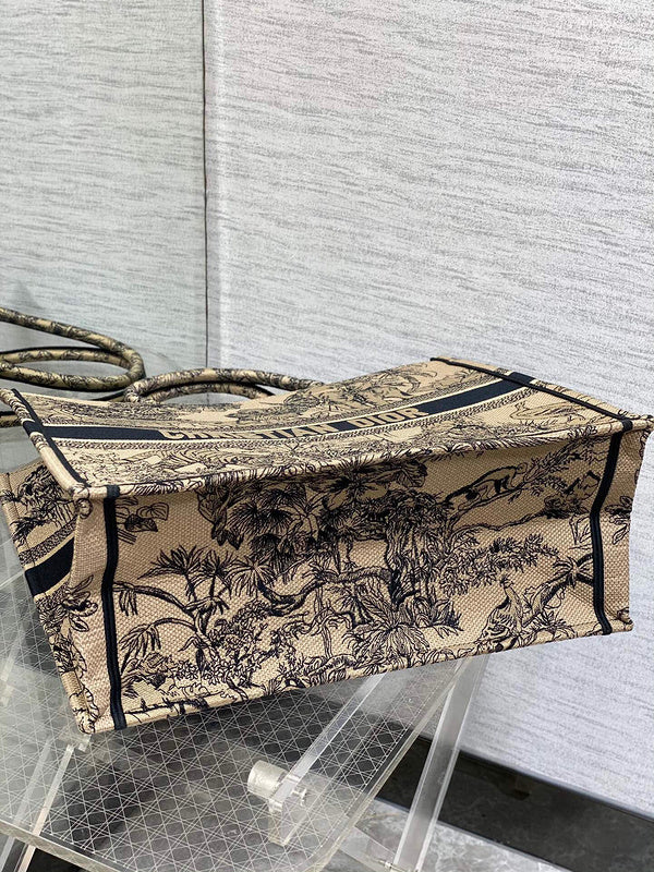 Dragons Bags Detail