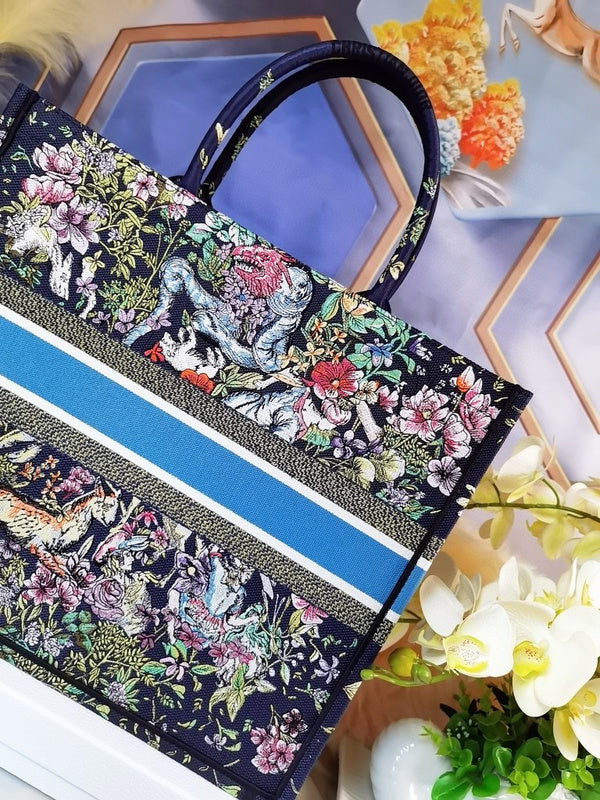 Dragons Bags Detail