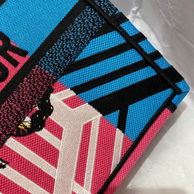 Dragons Bags Detail
