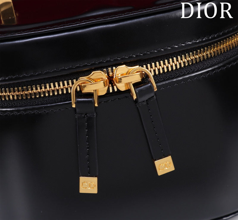 Dragons Bags Detail