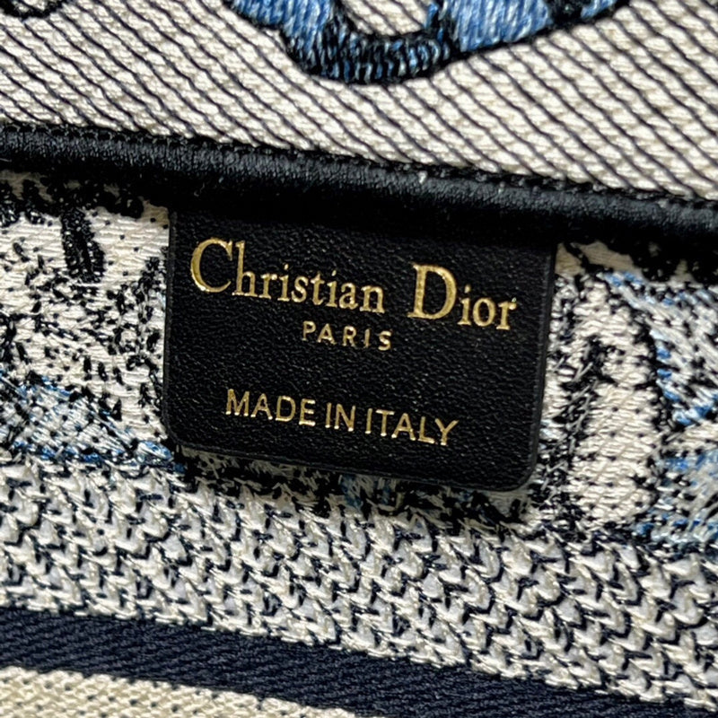 Dragons Bags Detail