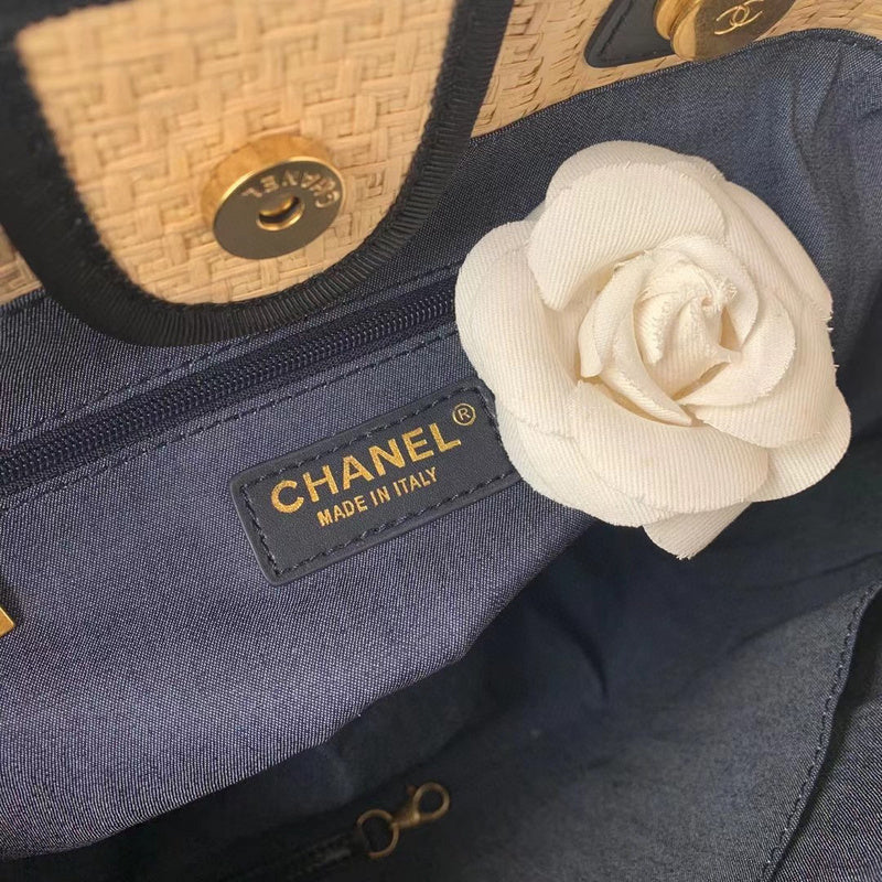 Dragons Bags Detail
