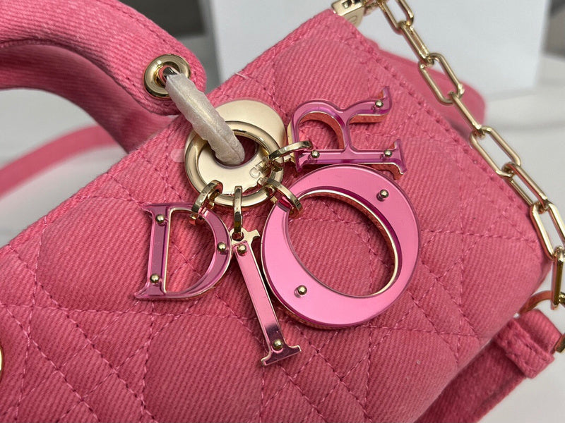 Dragons Bags Detail