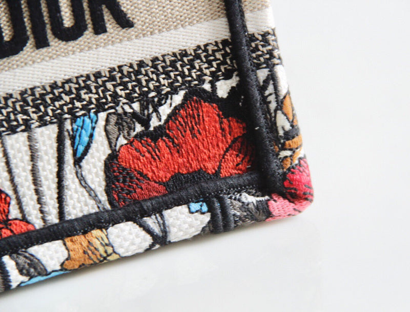 Dragons Bags Detail