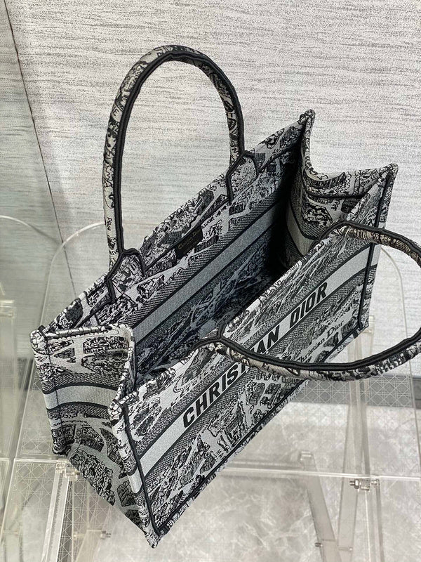 Dragons Bags Detail