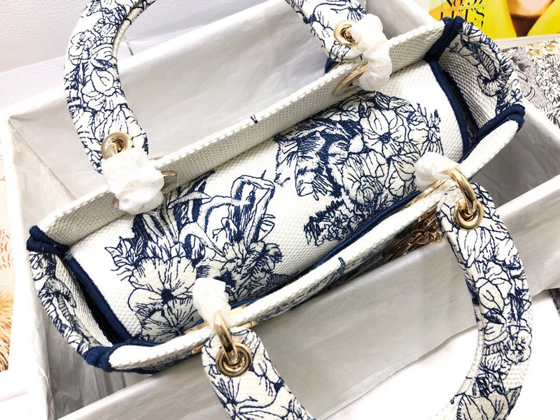 Dragons Bags Detail
