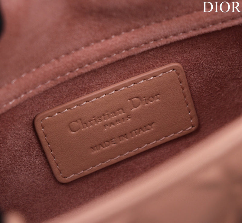 Dragons Bags Detail