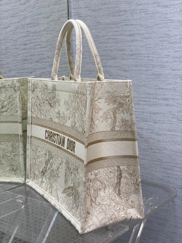 Dragons Bags Detail