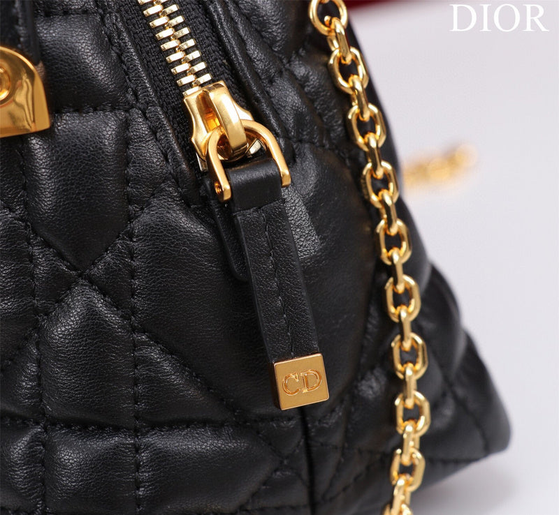 Dragons Bags Detail