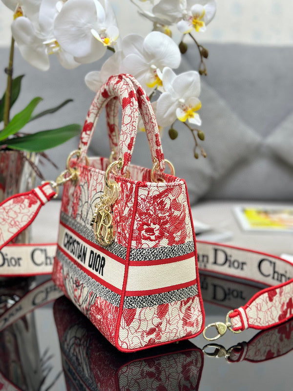 Dragons Bags Detail