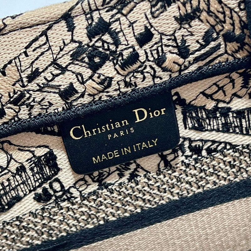 Dragons Bags Detail