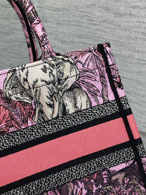 Dragons Bags Detail