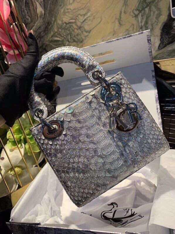 Dragons Bags Detail