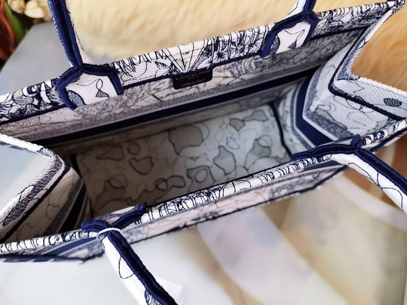 Dragons Bags Detail