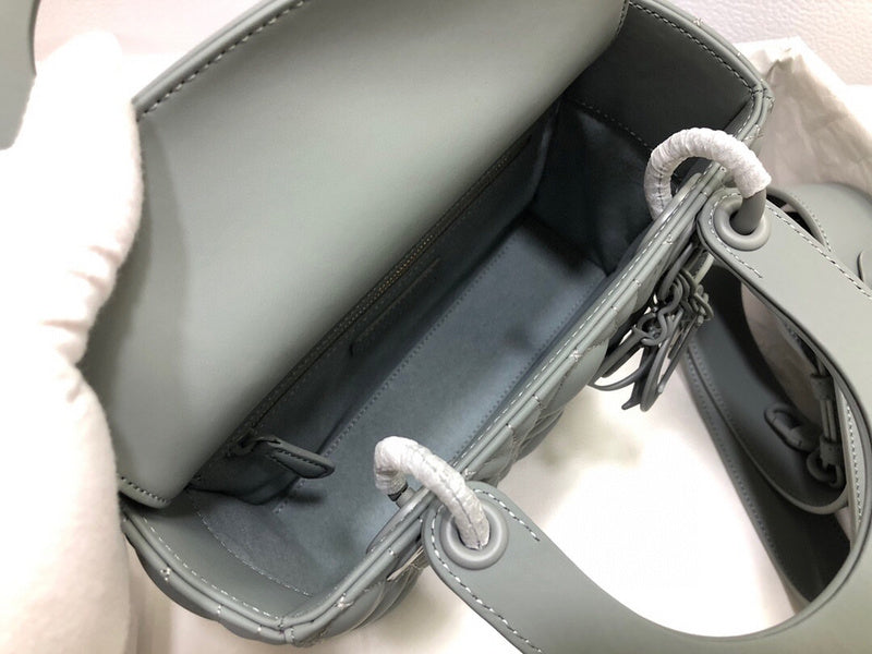 Dragons Bags Detail
