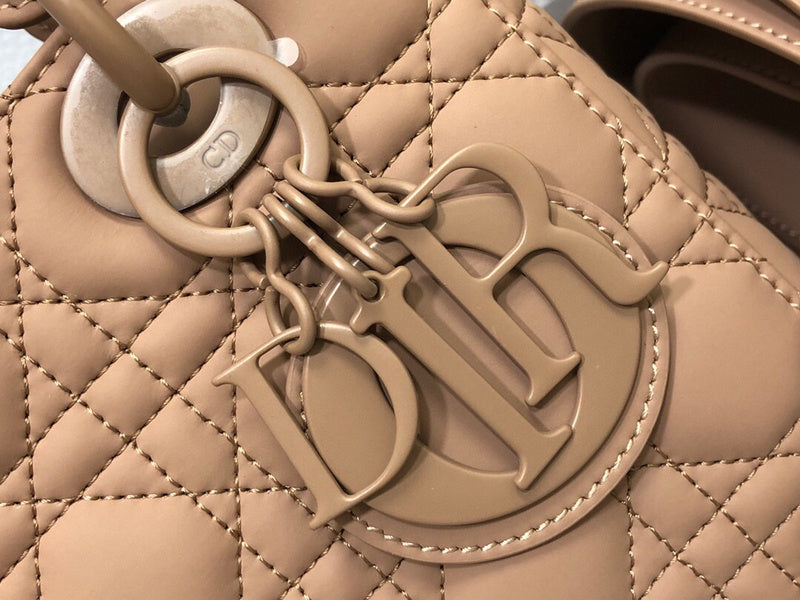 Dragons Bags Detail