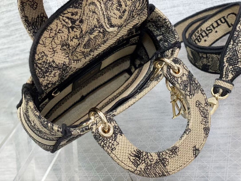 Dragons Bags Detail