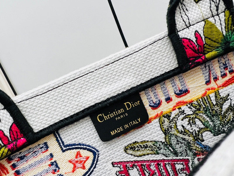 Dragons Bags Detail