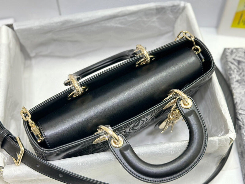 Dragons Bags Detail