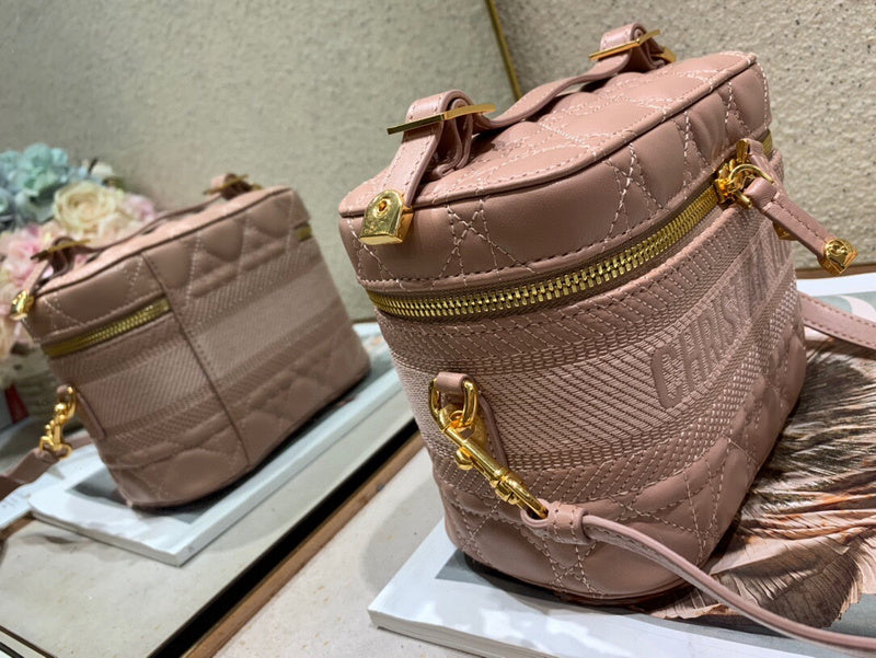Dragons Bags Detail