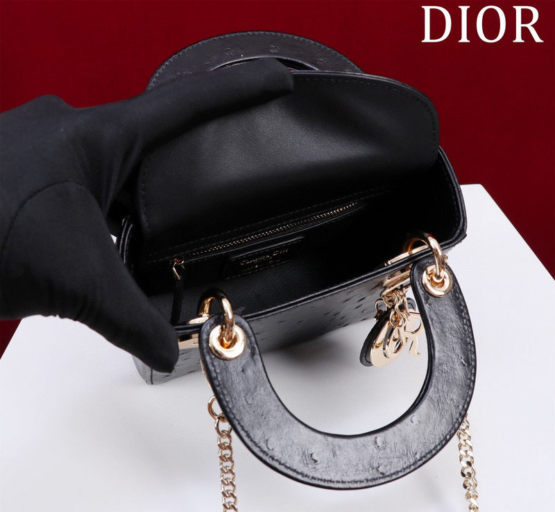 Dragons Bags Detail