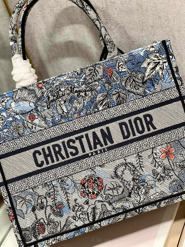 Dragons Bags Detail