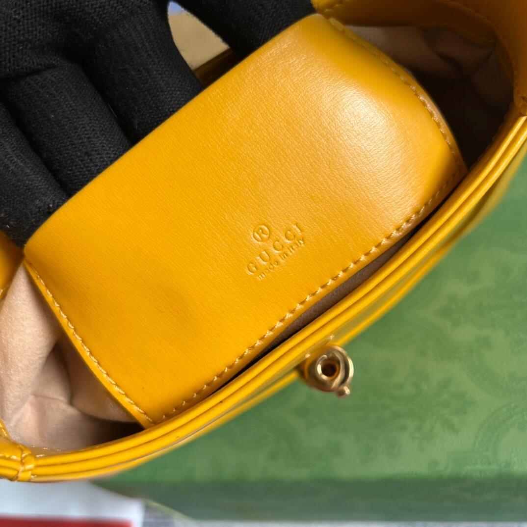 VBS637091 Handbag subaxillary bag 19cm yellow cowhide